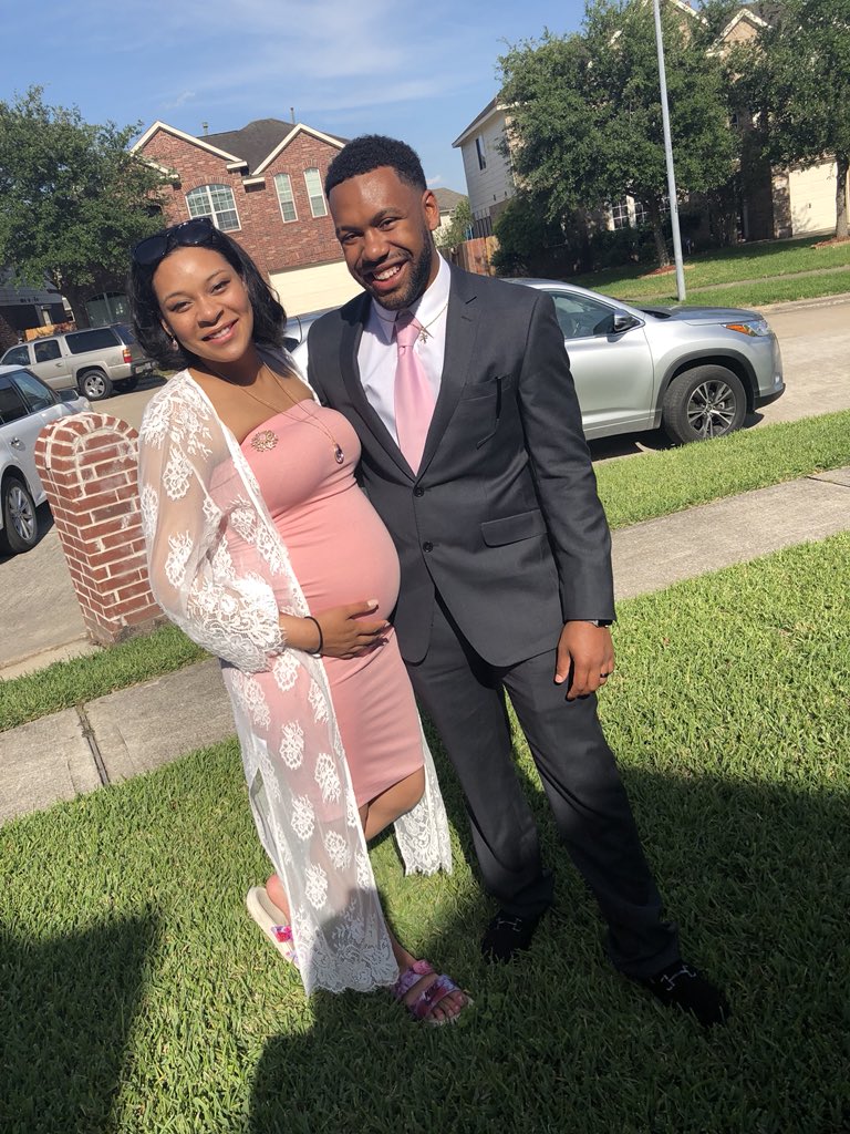 _knowthename's tweet photo. Husband Appreciation Post! Cause my nigga fine! 😩🤤💕 #herparents https://t.co/Lp3xnuxlFf