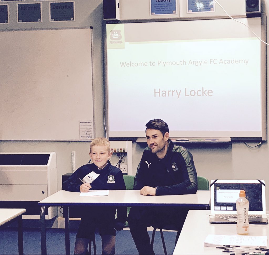 RoboroughAFC's tweet photo. PLAYER DEVELOPMENT 

From Boro to PAFC Academy 

Buzzing for the lads👏👏

# N E X T L E V E L 
# P L A Y T H E B O R O w a y https://t.co/TPTgceNqvZ