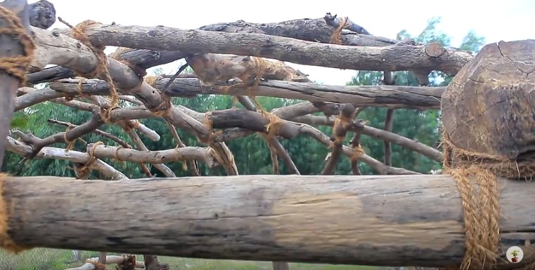 PrehistoricMojo's tweet photo. Muhammed Aun, Hobit house - do it yourself!!! https://t.co/qXSFZeQ84x #primitive #RecycleMaterial #survival #prehistoric #itseasierthanyouthink #ancientcraft #oldcraft https://t.co/OuPiRX3Fna