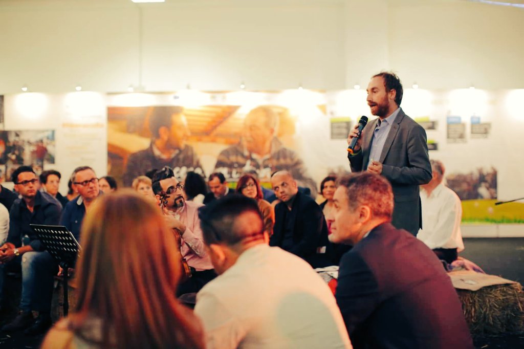 La #filieracolta è anche un processo di #socialinnovation in #agricoltura, con al centro gli #agricoltori e i loro problemi reali. 
Uno di questi è il rapporto, spesso conflittuale, tra #giovani figli e genitori tradizionalisti.
È dal loro confronto che si genera il cambiamento.