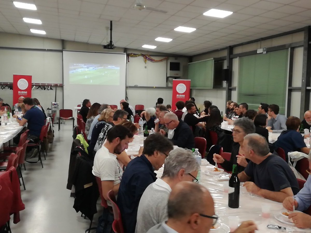 altraideadicitt's tweet photo. ... cena di autofinanziamento di 
#AltraIdeaDiCitta' #Ancona 
Per #CondividereAncona prima la uniamo a tavola 🚀🍝
Seguici su @altraideadicitt e
Visita https://t.co/UImiPiYhvY 
Passate parola agli #anconetani che ancora non ci conoscono, ci contiAMO ❤💪 https://t.co/6WlKpfmtx2