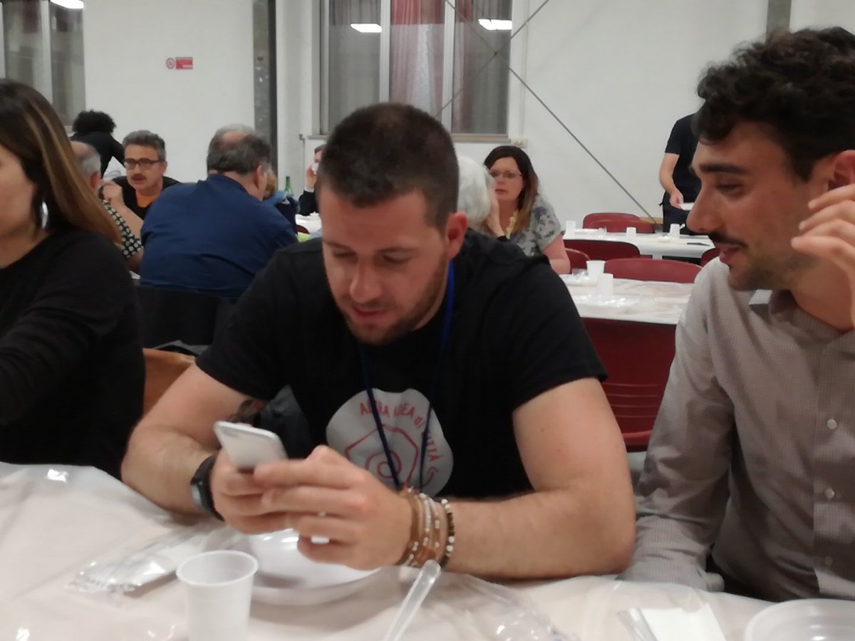 altraideadicitt's tweet photo. ... cena di autofinanziamento di 
#AltraIdeaDiCitta' #Ancona 
Per #CondividereAncona prima la uniamo a tavola 🚀🍝
Seguici su @altraideadicitt e
Visita https://t.co/UImiPiYhvY 
Passate parola agli #anconetani che ancora non ci conoscono, ci contiAMO ❤💪 https://t.co/6WlKpfmtx2