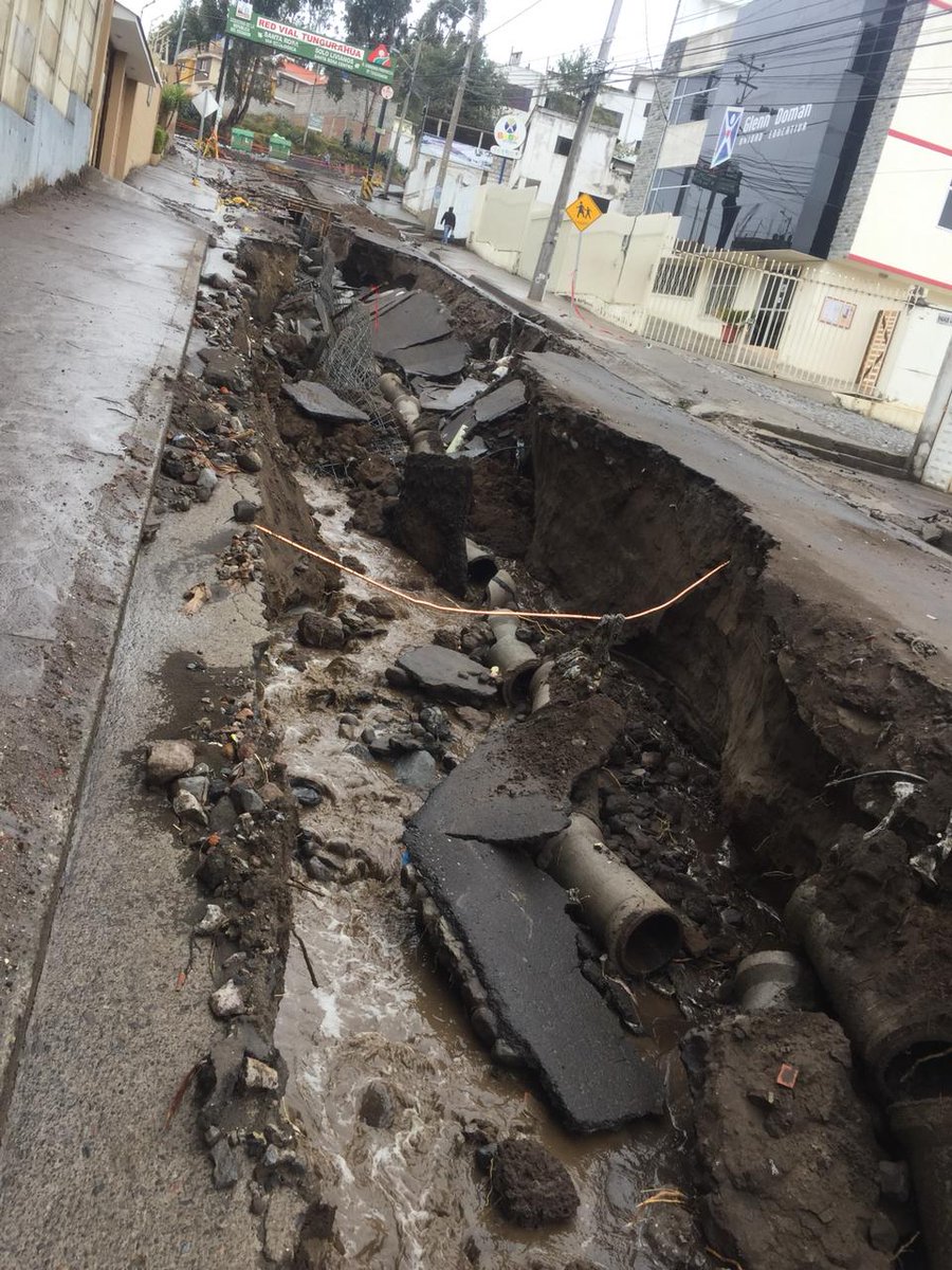 igormguzman's tweet image. Así quedó la calle Antonio Clavijo, subida a Santa Rosa cerca de El Seminario, mi #Ambato querido un caos cuando llueve... #Masetero