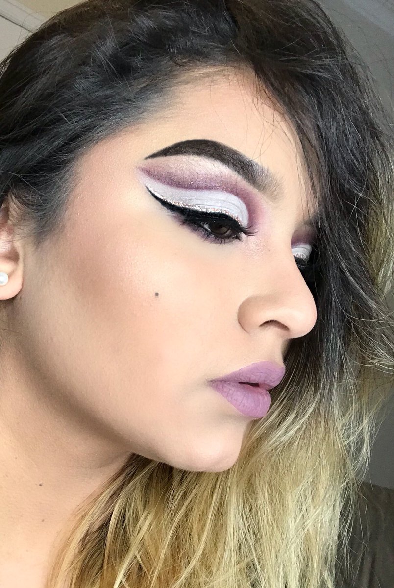 Genesisliber's tweet photo. October 2016 -  April 2018

Using the same products #glowup https://t.co/mzKbGIairw