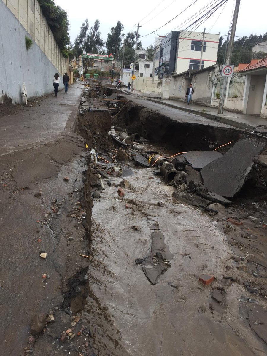igormguzman's tweet image. Así quedó la calle Antonio Clavijo, subida a Santa Rosa cerca de El Seminario, mi #Ambato querido un caos cuando llueve... #Masetero