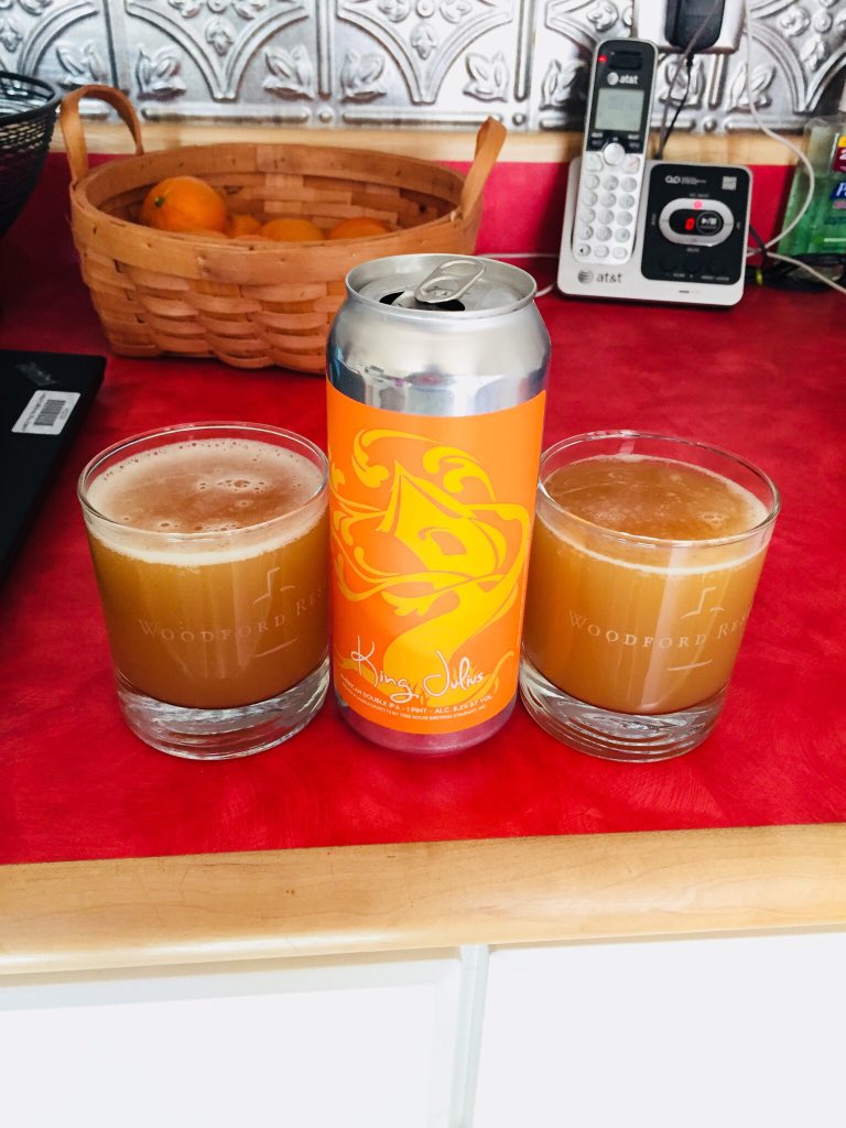 My first King Julius, sharing with my brother 🍻. Thank you <a href="/TreeHouseBrewCo/">Tree House Brewing Co.🍺</a> <a href="/treehousenate/">Nathan Lanier</a> <a href="/treehousedean/">Tree House Dean</a> <a href="/TreehouseLdog/">Tree House L-Dog</a> this is absolutely amazing!