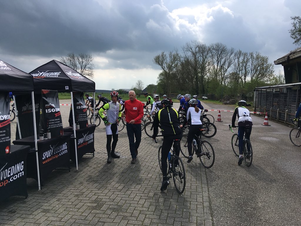 WWierdentocht's tweet photo. 🚴‍♂️🚴‍♀️🚴‍♂️De 32e editie zit erop. Tevreden dat we ruim 700 liefhebbers een mooie fietsdag hebben kunnen bezorgen. 
Helaas kregen we te maken met een ongeval bij Rasquert. Gelukkig zijn de 2 renners weer thuis💪🏻. Op naar 2019 om nog beter te worden👍🏼 #mijntoertocht https://t.co/GgZ0eluLuA