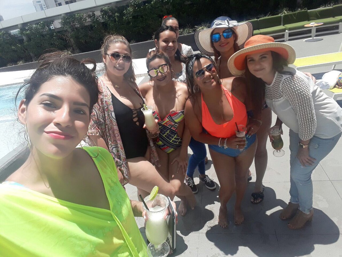 Yenii1301PS's tweet photo. Ladies de MAVC👒🍾 #DiaDeLasAsistentes👩🏼‍💻 relaxx 🌴 #SORTISHOTEL https://t.co/V1IYIKObty