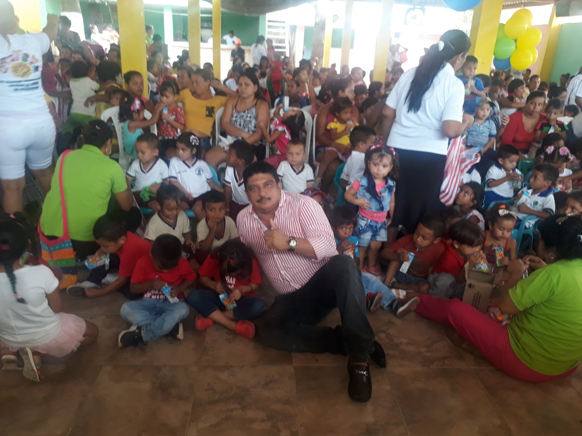 MangaAlcides's tweet photo. Feliz días del Niño, brindarle un mejor bienestar es compromiso de todos https://t.co/EM9c3kR0Rp