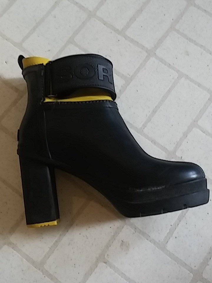 VONSKI25's tweet photo. @GoldenKnights @ShaneHnidy don't take them off! I'll be wearing my lucky shoes too! @sorelfootwear https://t.co/lvcnjDJGmU