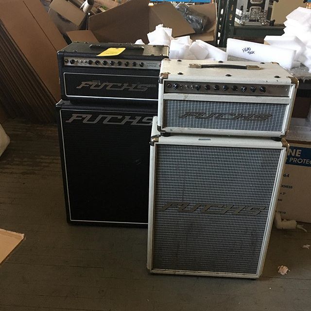 FuchsAudio's tweet photo. The choice is a simple as black or white 😉 ! #Fuchsaudio
#fuchsaudiotech
#futone
#greattone
#madeinusa
#tubeamps
#jerseymade
#plushfxpedals
#tubeampsrock
#tubeamprepair
#boutiqueamps
#thegearpage
#JoeBonamassa
#notyourdaddiesdumble
#fuchsods… https://t.co/6TWikhSIpk https://t.co/GxV8TMaqAx