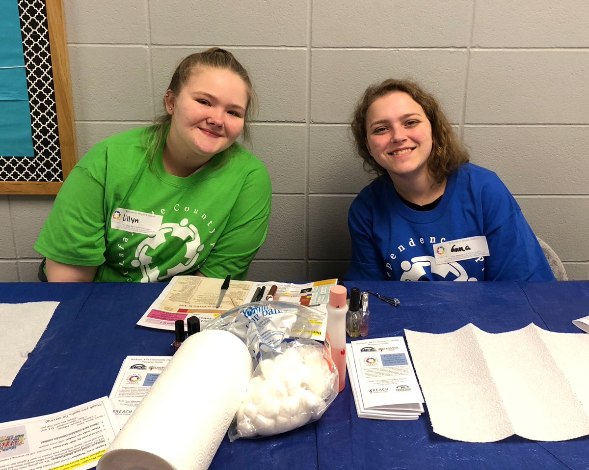 KCHealthTracks's tweet photo. Awesome volunteers from @FtOsage_HOSA and @HOSA_VANHORN at @hccnetwork volunteering at Project Connect today!! https://t.co/ZEMV0oL5DF