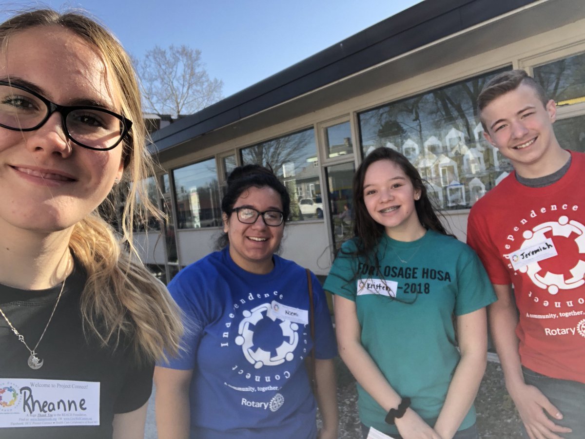 KCHealthTracks's tweet photo. Awesome volunteers from @FtOsage_HOSA and @HOSA_VANHORN at @hccnetwork volunteering at Project Connect today!! https://t.co/ZEMV0oL5DF