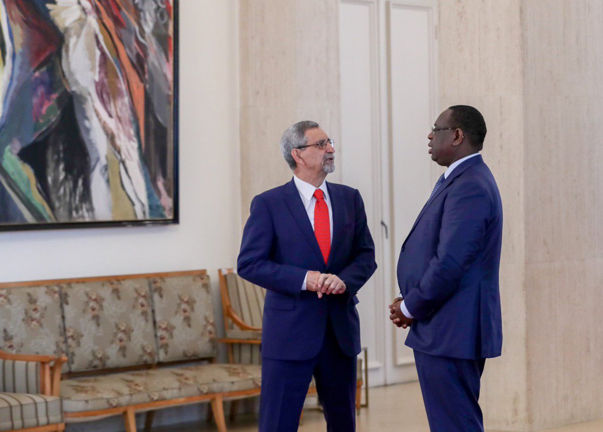 Macky_Sall's tweet photo. Forts de nos intérêts communs, nous sommes engagés avec mon homologue José Carlos Fonséca à consolider les relations entre le Sénégal et le Cap-Vert, notamment dans les domaines économique et commercial. https://t.co/VsUaFcFOQl