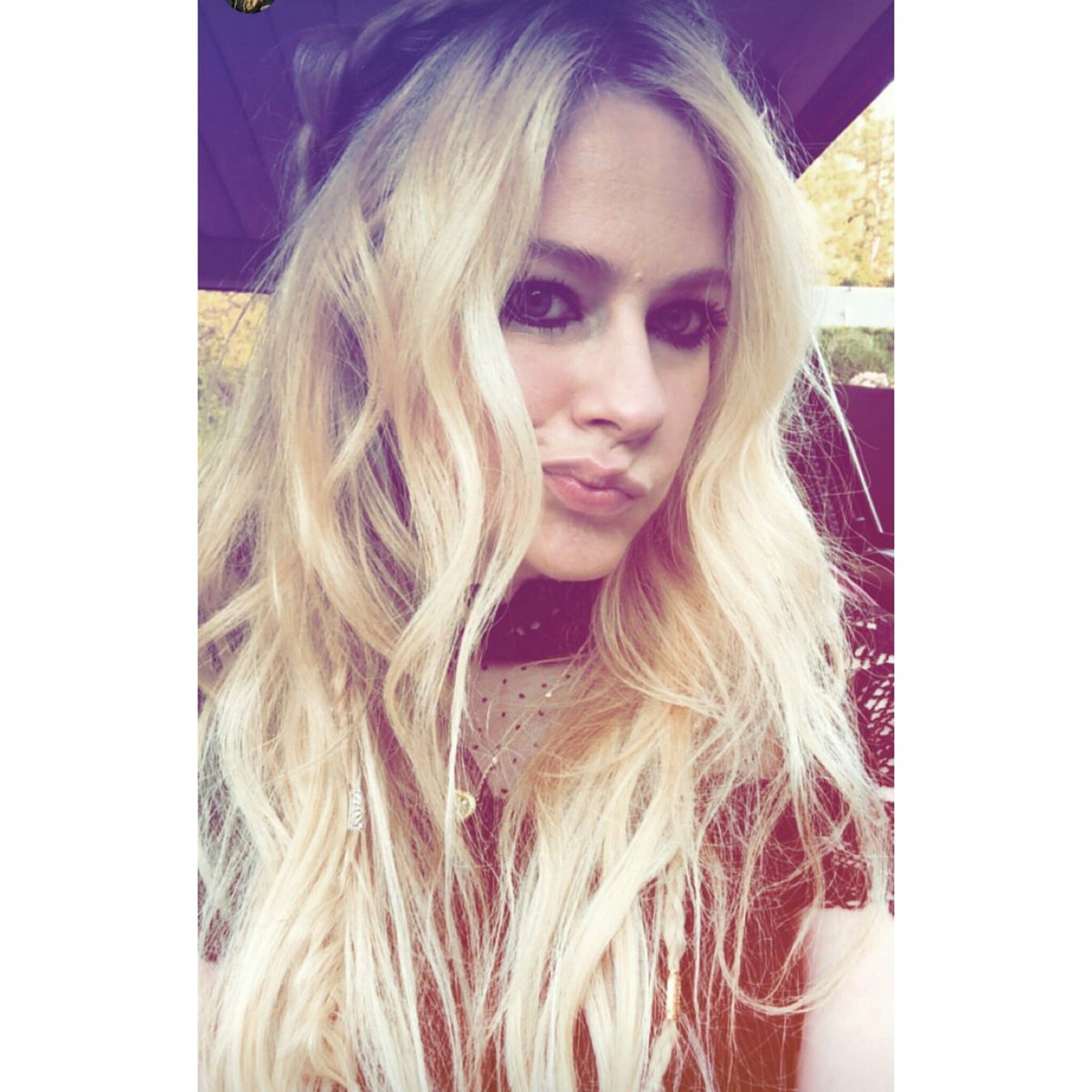 Avrilyeliz's tweet photo. New story from Queen @avrillavigne ❤ https://t.co/fehDnF9s6n