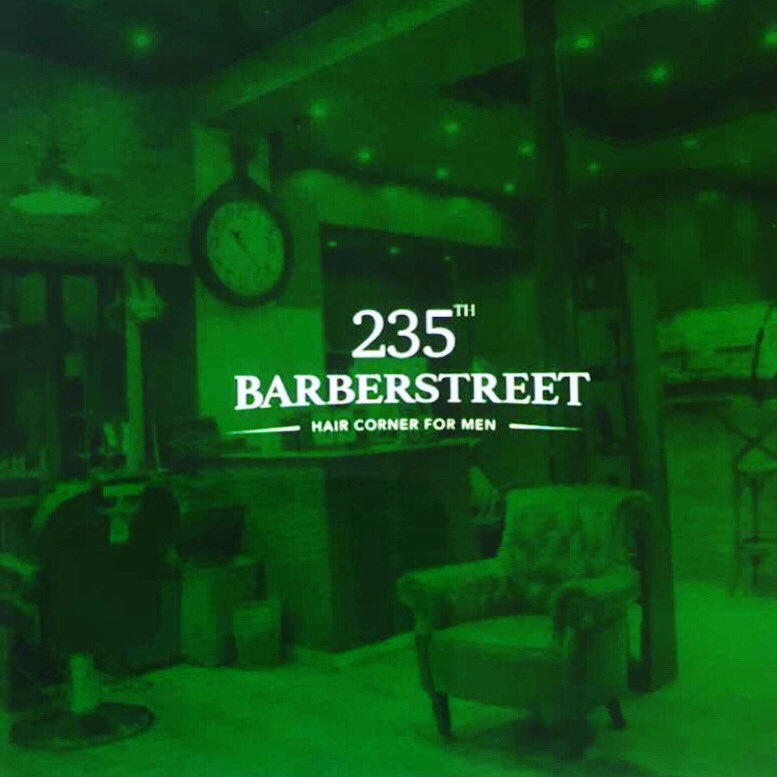 Note33Blueshop's tweet photo. L’art de la coiffure et la qualité des produits vous donne rdv au 235th Barber Street Cergy. #barbershop #note33 #235thbarberstreet . https://t.co/cDdUwYMy78 https://t.co/IhWePrliCq