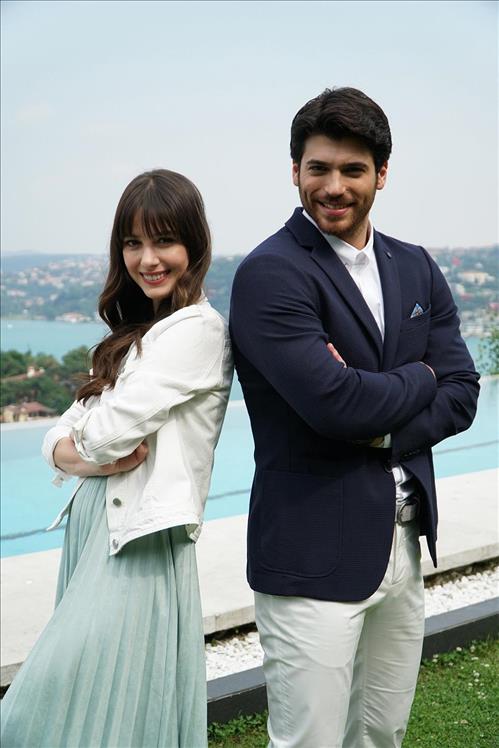linab14's tweet photo. iyi geceler @canyaman1989 @ozgecangurel #n117 https://t.co/EkpLcIc42w