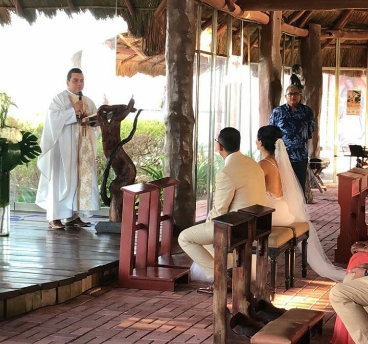 LosCashondillos's tweet photo. #bodaCapi #vivaelamorporsiempre @elcapiperez @HolaEnfermera_ 💗 https://t.co/ajXgXWRiXg
