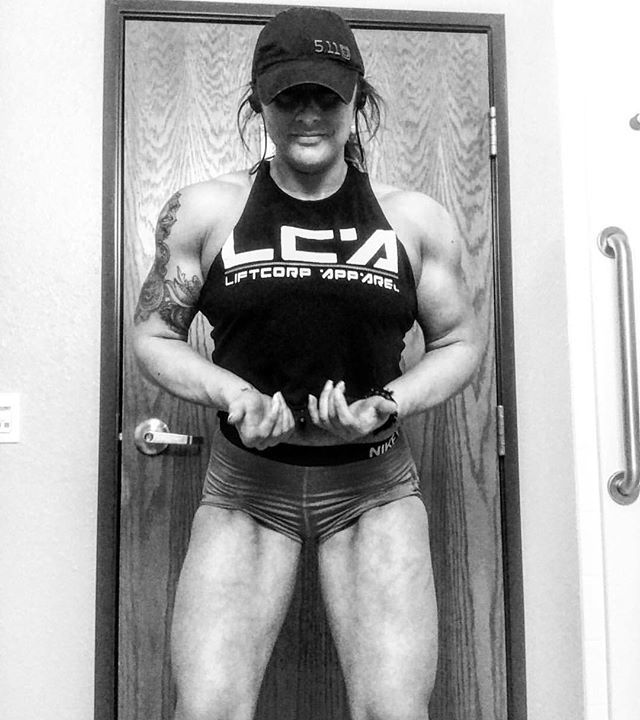 MuscleMitten's tweet photo. Tag #MuscleFromTheMitten to be featured! 💪 ft. @emmar_z https://t.co/kUpTGzFDWn https://t.co/szk8BaOSc9