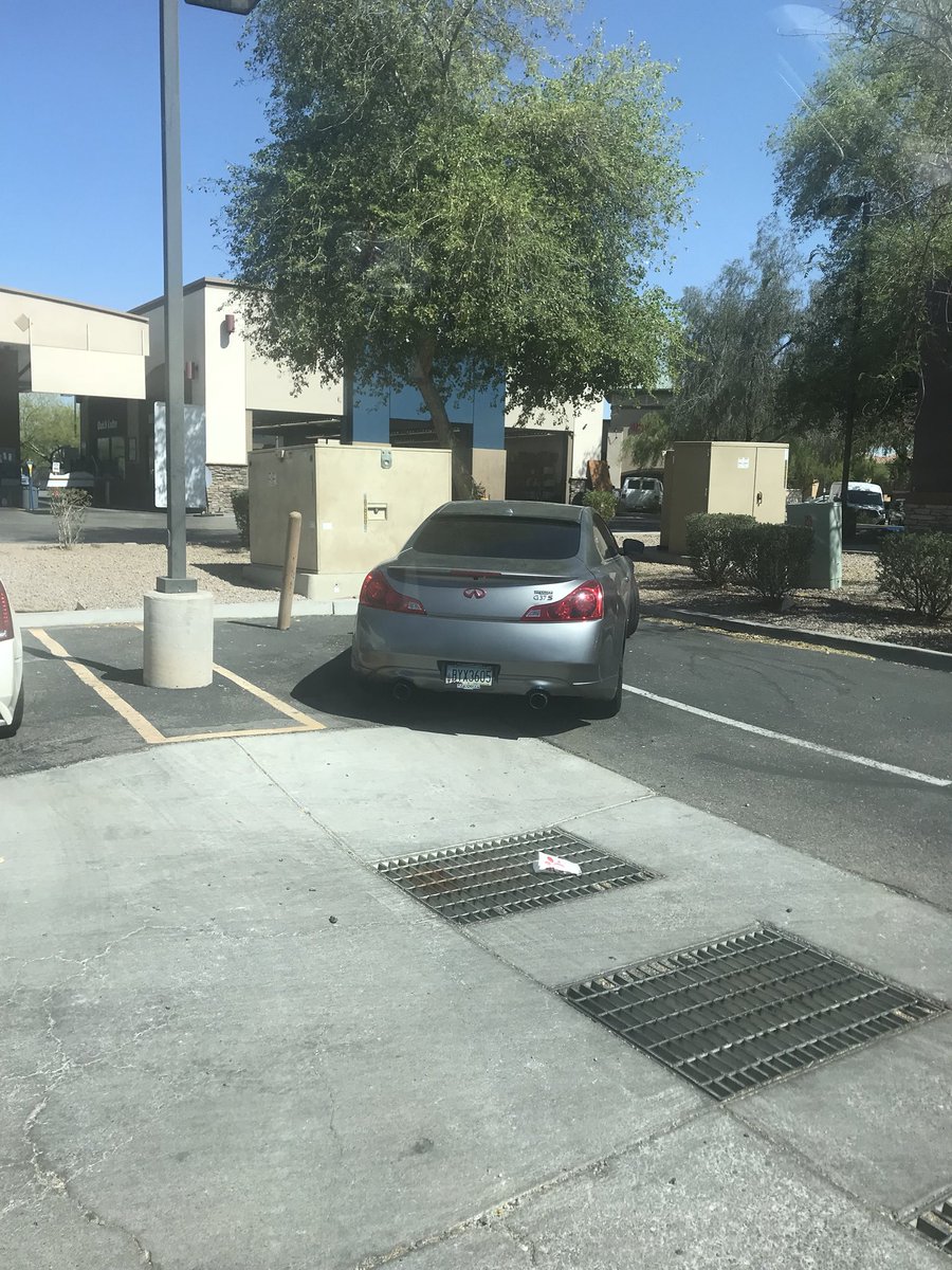 Nice_Park_Job's tweet image. You can just sense how, uh, small this guy is. #badparking