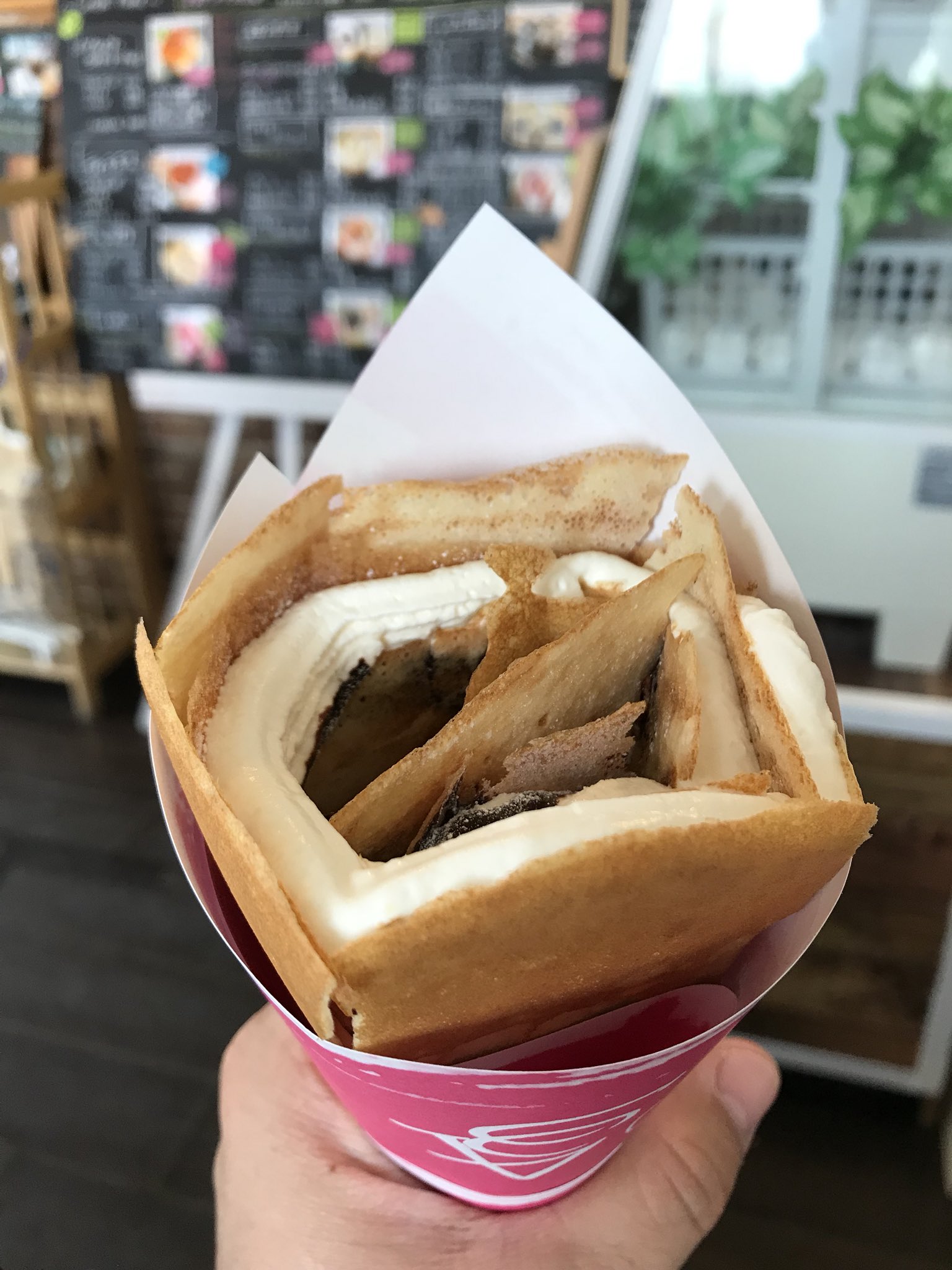 タカヒロ Ar Twitter 千歳のクレープチョッパーさん 生クリームチョコのクレープを食べました クリームがクレープの上の方に一巻きあるだけでした Tt 標準的なクリームが入ってたらなーなんて 札幌のクローバーのクレープが俺にはベスト タカヒロ Ar Twitter 千歳のクレープチョッパーさん 生クリームチョコのクレープを食べました クリームがクレープの上の方に一巻きあるだけでした Tt 標準的なクリームが入ってたらなーなんて 札幌のクローバーのクレープが俺にはベスト