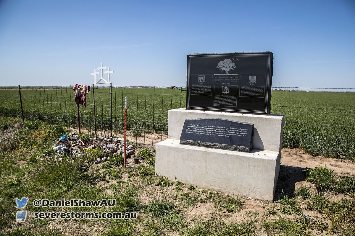 DanielShawAU's tweet image. Whilst this place haunts me, it's important to pay respect to those you cared about.

I think everyone who thinks for a moment they can chase a storm should visit this place to really comprehend the true risks involved.

Twistex Memorial, El Reno, OK