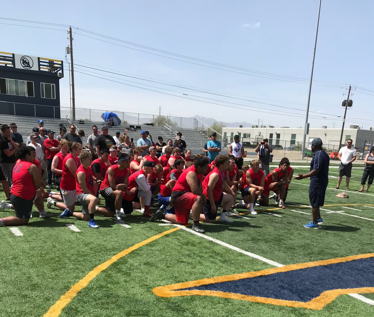 levelupelites's tweet photo. NFL VET MARK MCMILLIAN @MarkMcMillian29 educating the youth at the @BlueGreyFB combine in utah! Great day for football! 80 degrees 😎 congrats to @Wiss_Mode and @FinauLangi on earning the invite to play in the Blue and Grey game! #LevelUp #BlueAndGreyFB https://t.co/KBES2yTb5m
