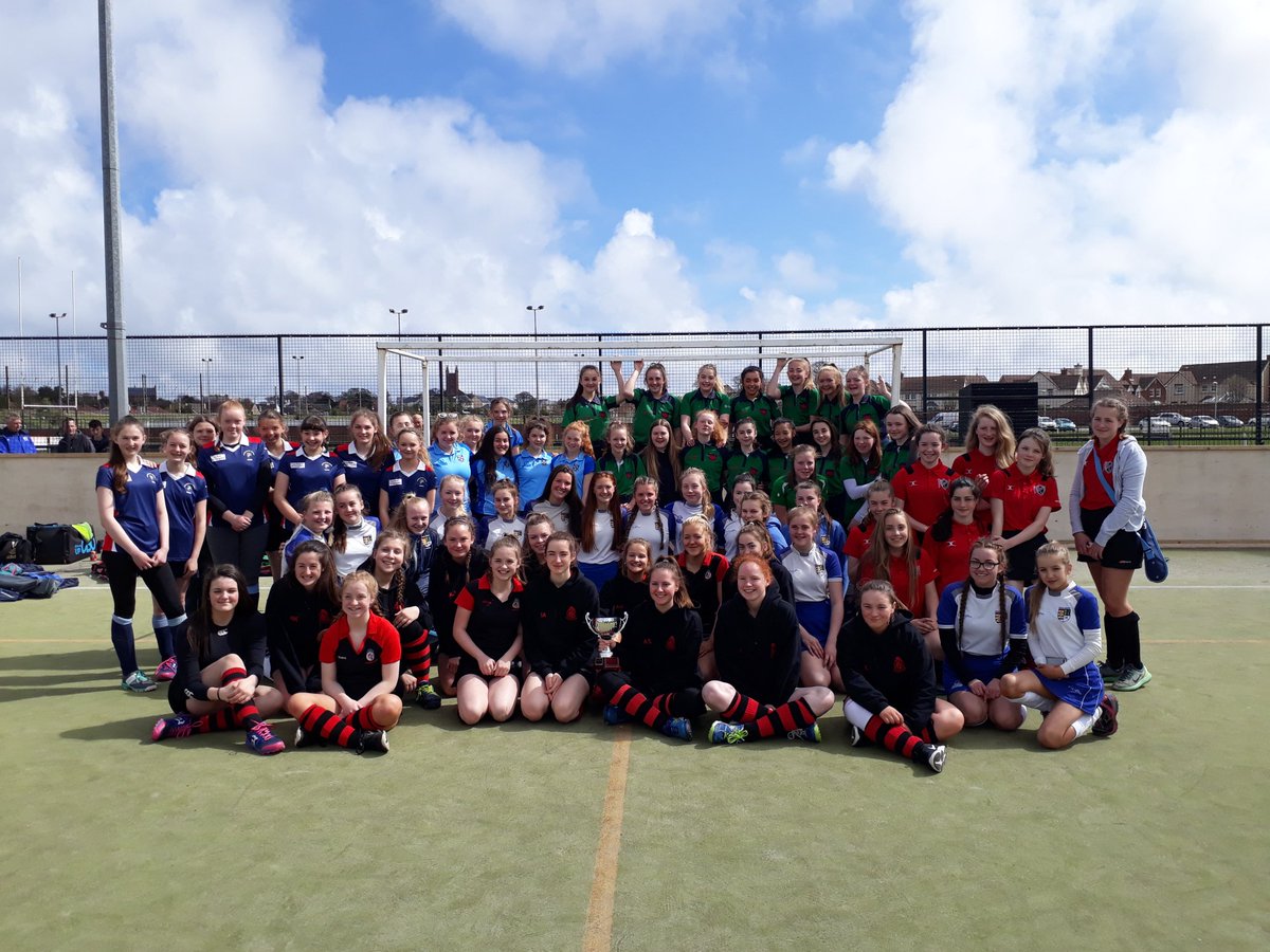 Su3anne10's tweet photo. Well done to my S1/S2 girls who took part in the S3 Tournament and came joint 3rd! Every player worked hard and gave their all, not looking one bit out of place alongside the older teams. Girls you did yourselves and @knoxacademy @Knox4Sport proud! #GoKnox #HockeyRevolution https://t.co/9xOetMRTKy