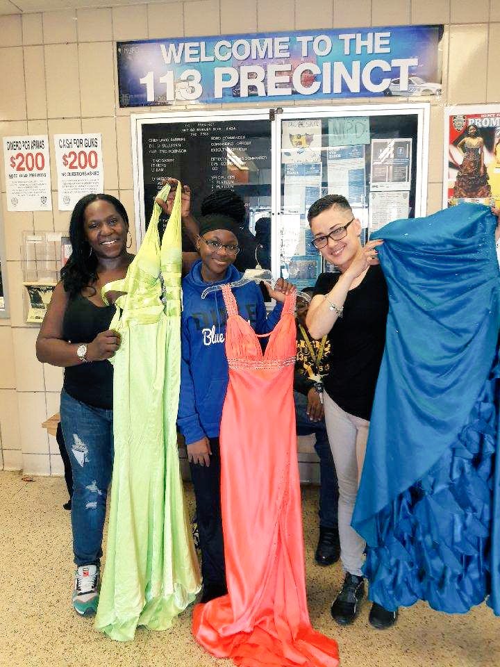 MargaritaTira12's tweet photo. Getting ready for Prom Impact!!! #Promimpact #bridgingthegap #givingback @NYPD113Pct @MTAPD https://t.co/BsVuXNgGCq