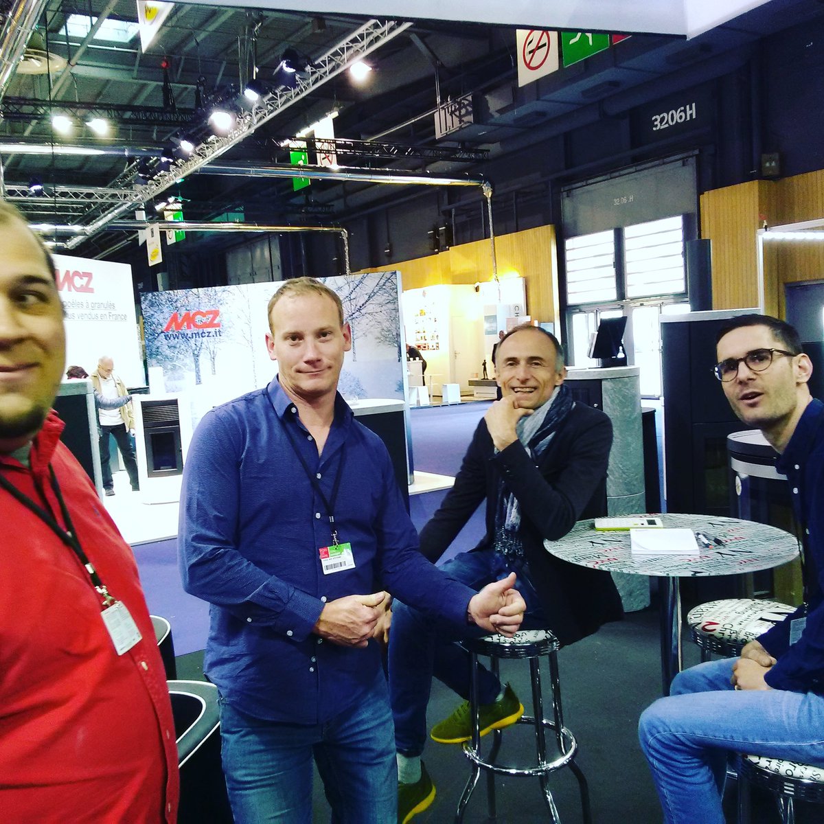 YokoTiplo's tweet photo. Une parti de l'équipe #Tiplo à la @foiredeparis https://t.co/Pa0W7jAgH5