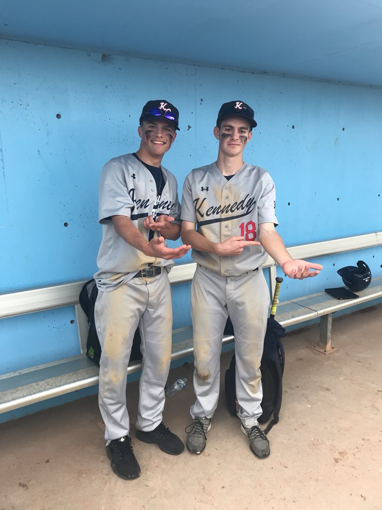 kcgaelsbsbl's tweet photo. Extra innings again with another extra inning W as we beat Farrell 5-4 in 9 innings 
Dirago had some ice in his veins with the game winning hit and 3RBI 
Andy gets the dirty jersey award with back to back diving plays  #rollgaels #kennedytape https://t.co/YQtLG9VjPE