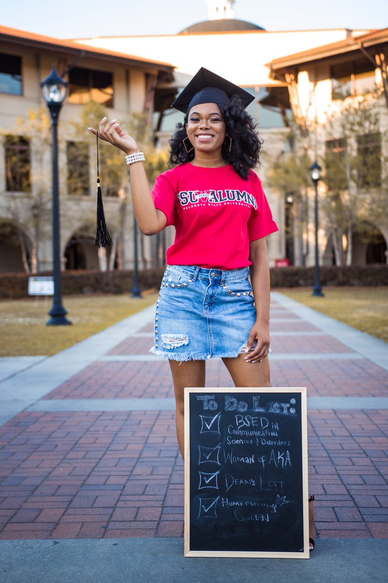 _queenjay18's tweet photo. In exactly one week I will be graduating with my Bachelor of Science in Education in Communication Sciences and Disorders. ๐ฃMay 5th me!!
#GradSchoolUpNext
#FutureSpeechPathologist https://t.co/3ujrSpWRZ3