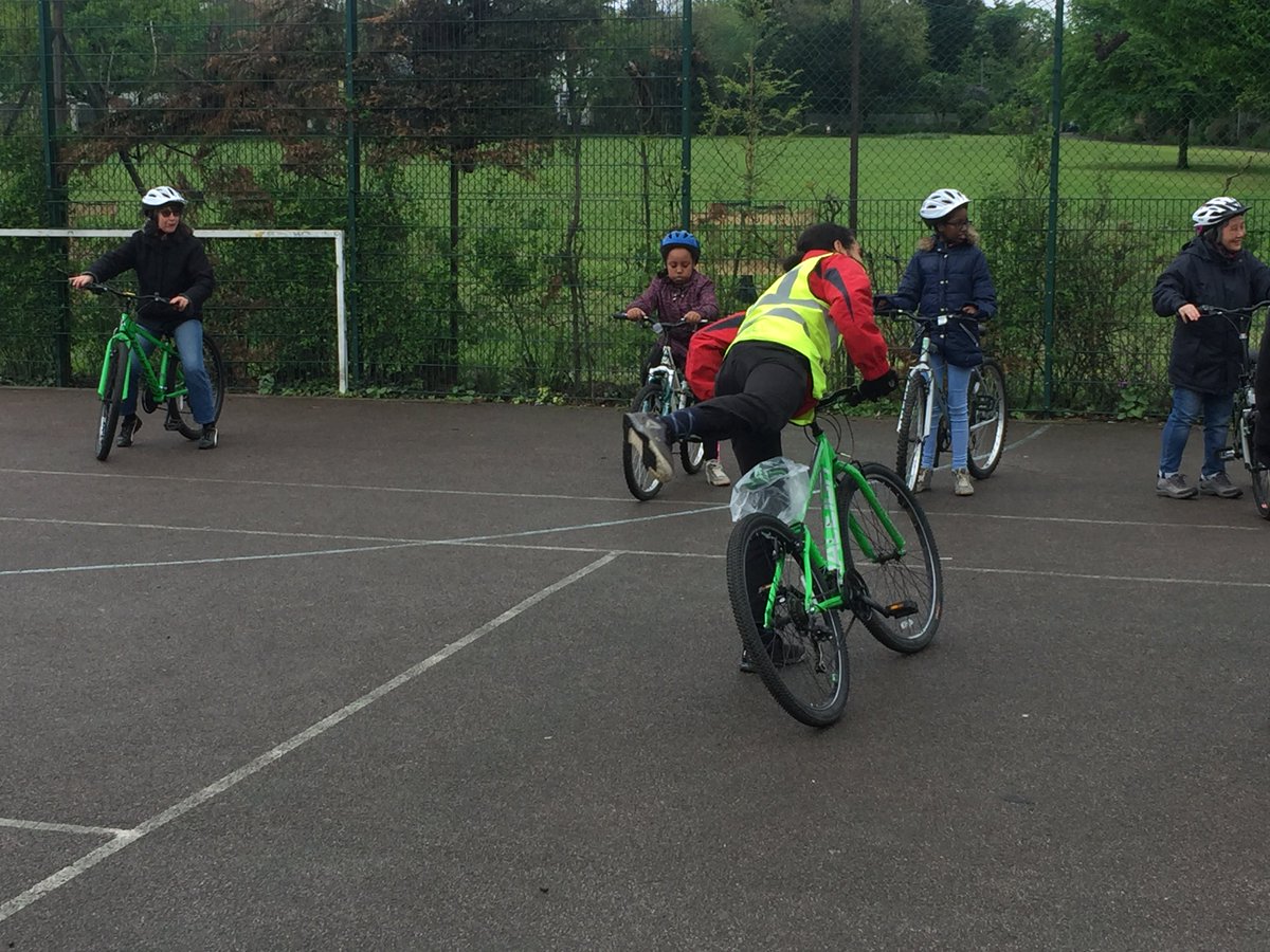 thochorg's tweet photo. #WheeliO Despite the rain we had another great session today at Basing Hill Park.#cycleconfident instructors were fantastic. https://t.co/YpYs8hIbOn
