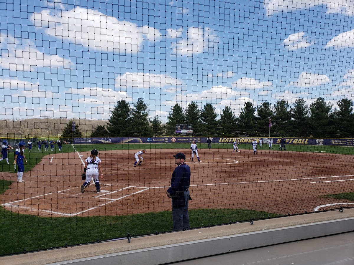 TeamReid10's tweet photo. WIU Softball girls are the best.  They honored Reid today at their game against SDSU. Love you girls!!! https://t.co/776PF2ofhr