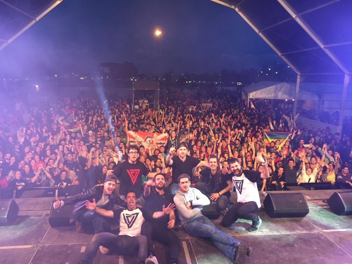 Pro21cultural's tweet photo. Vadebo al Viñarock 2018. 🍇🍇Deixant el llistó ben alt a base de treball, esforç, compromís, companyerisme i grapats de bona música. Vadebo!!! https://t.co/I41DUAPI9a
