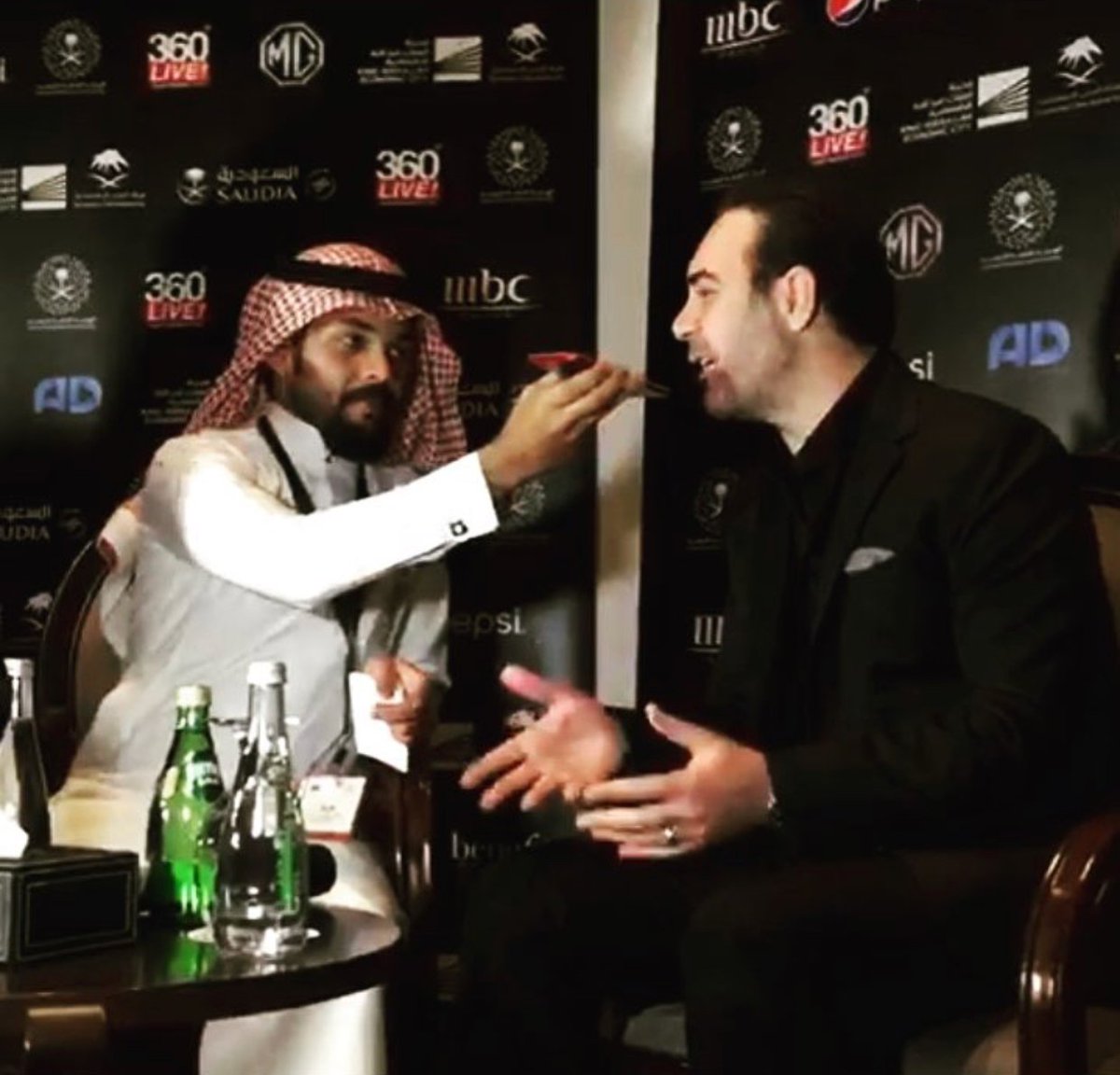 الفنان #وائل_جسار
يحكي تفاصيل تجربته في السعودية اليوم
مع مصطفى بخش
في برنامج #مكس_ميوزك على #اذاعة_جدة الساعة 12:05 ليلاً انتظرونا 
إعداد وتقديم مصطفى بخش 
اخراج محمد علي موسى
#إذاعة_جدة_على_هواك
رابط البث المباشر
youtu.be/2gqkjyPppO0