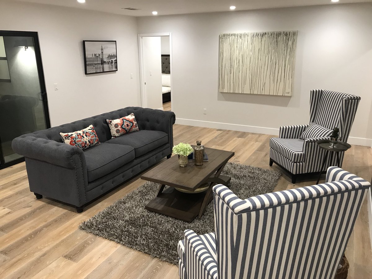 🎉🎉A big Panda congrats to our staging clients for selling this impeccable rebuild in Van Nuys! 🐼🐼
#staging #staged #stagedtosell #homestaging #stagingsells #interiordesign #design #decor #homedecor #losangelesrealestate #vannuysrealestate #livingroom #pandapawer