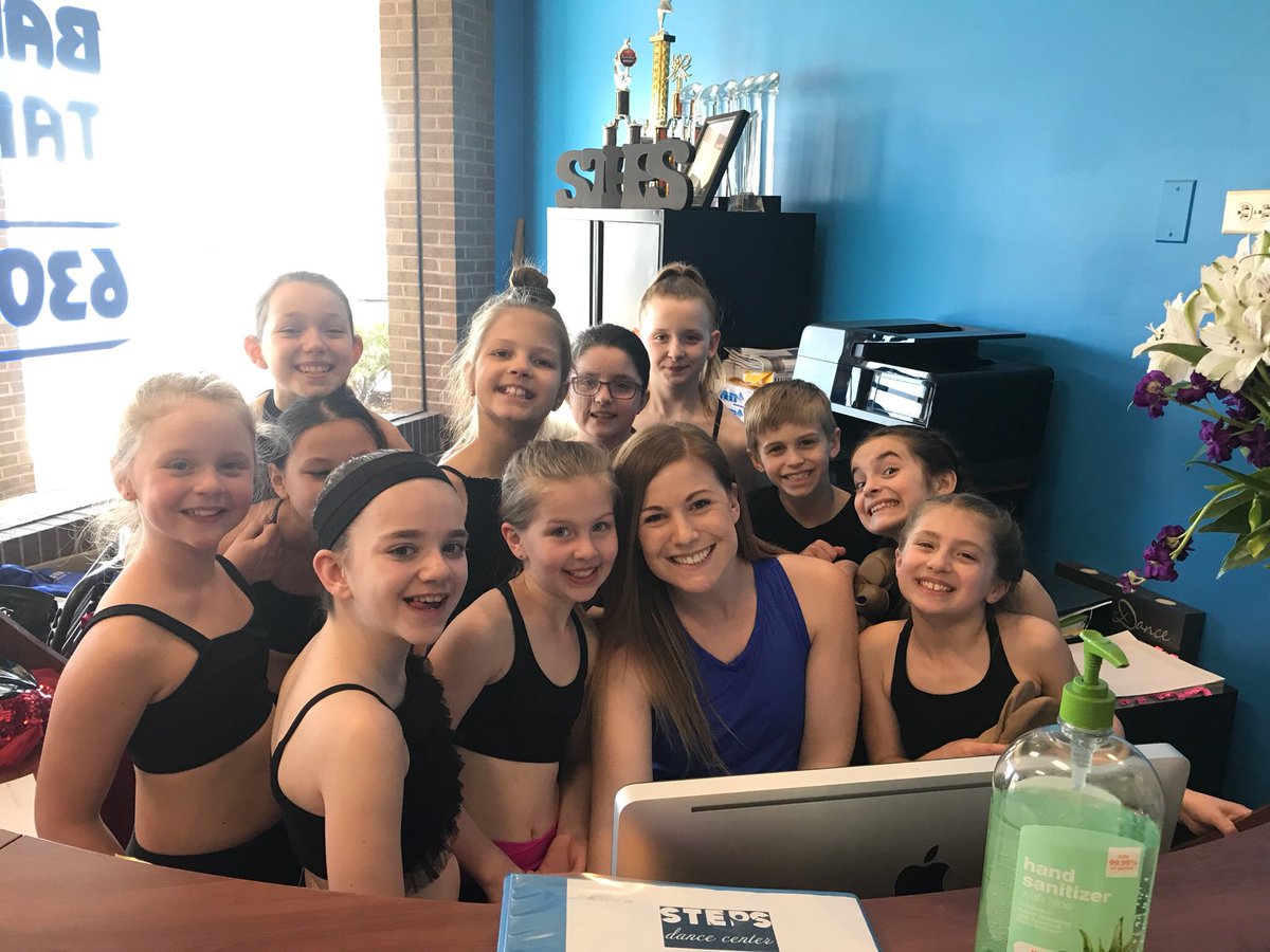 StepsDanceCtr's tweet photo. Reviewing comp critiques with Miss Rebecca 💙✨. Taking 📝 for what we can continue to work on, so that we can continue to grow! #AlwaysAStudent #LeaningIsGrowing #Change #Comp #Dance #Love #Light https://t.co/amn1UoQ0gr