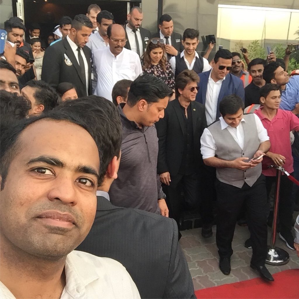 Snapshot: Shah Rukh Khan (<a href="/iamsrk/">Shah Rukh Khan</a>) during Conares Dubai 12 pipe mill inaguration event in #Dubai 

via instagram.com/p/BiFaQCahWSh/
#SRKinDubai