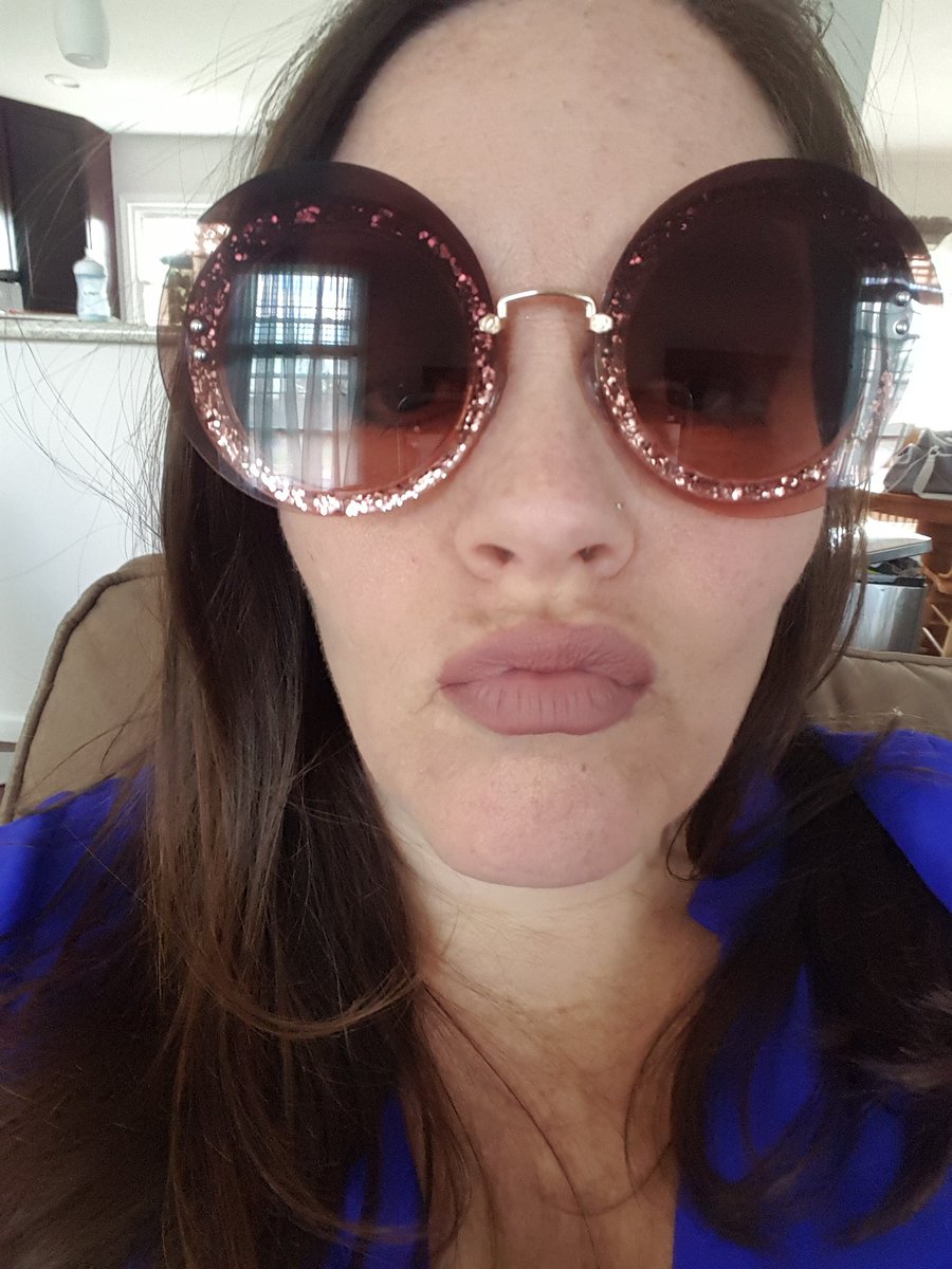 hotlikeashauna's tweet photo. #anniversary
#notamombietoday https://t.co/2CQhnF8LWO