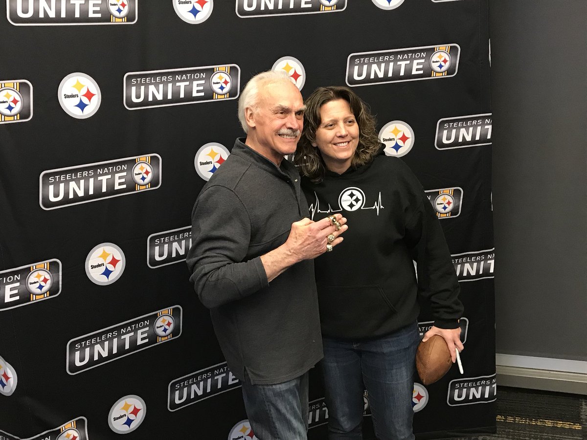 SteelersUnite's tweet photo. Everyone loves hanging out with “The Rock”
#FanBlitz https://t.co/fJ8hLyO2gI