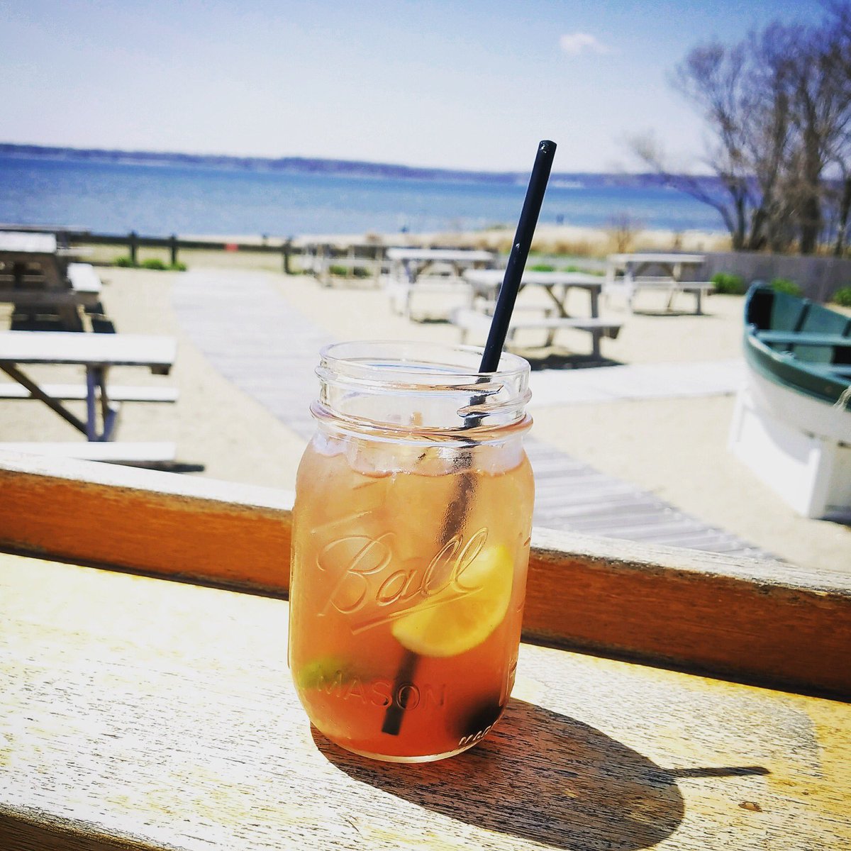 401_Mixologist's tweet photo. It's a$$ in the sand &amp; toes in the water weather! 
.
.
.
.
.
#oaklandbeach #warwick #rhodeisland #iggys #401drinks #401eats #beach #sand @IggysDoughboys https://t.co/k35emVQI4K