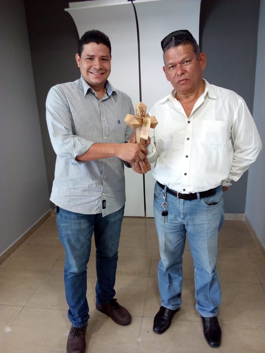 Adquiere tu también tu Cruz y apoya nuestra cruzada en pro de la juventud en riesgo social y la búsqueda de oportunidades para aquellos que pasaron por la cárcel y quieren una oportunidad.