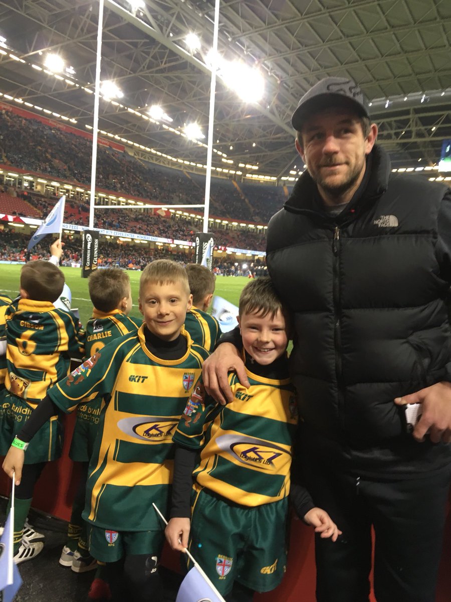 simone_2209's tweet photo. Judgement #rugby #flagbearer #CardiffBlues #beddaurfc https://t.co/oqUREtGblG