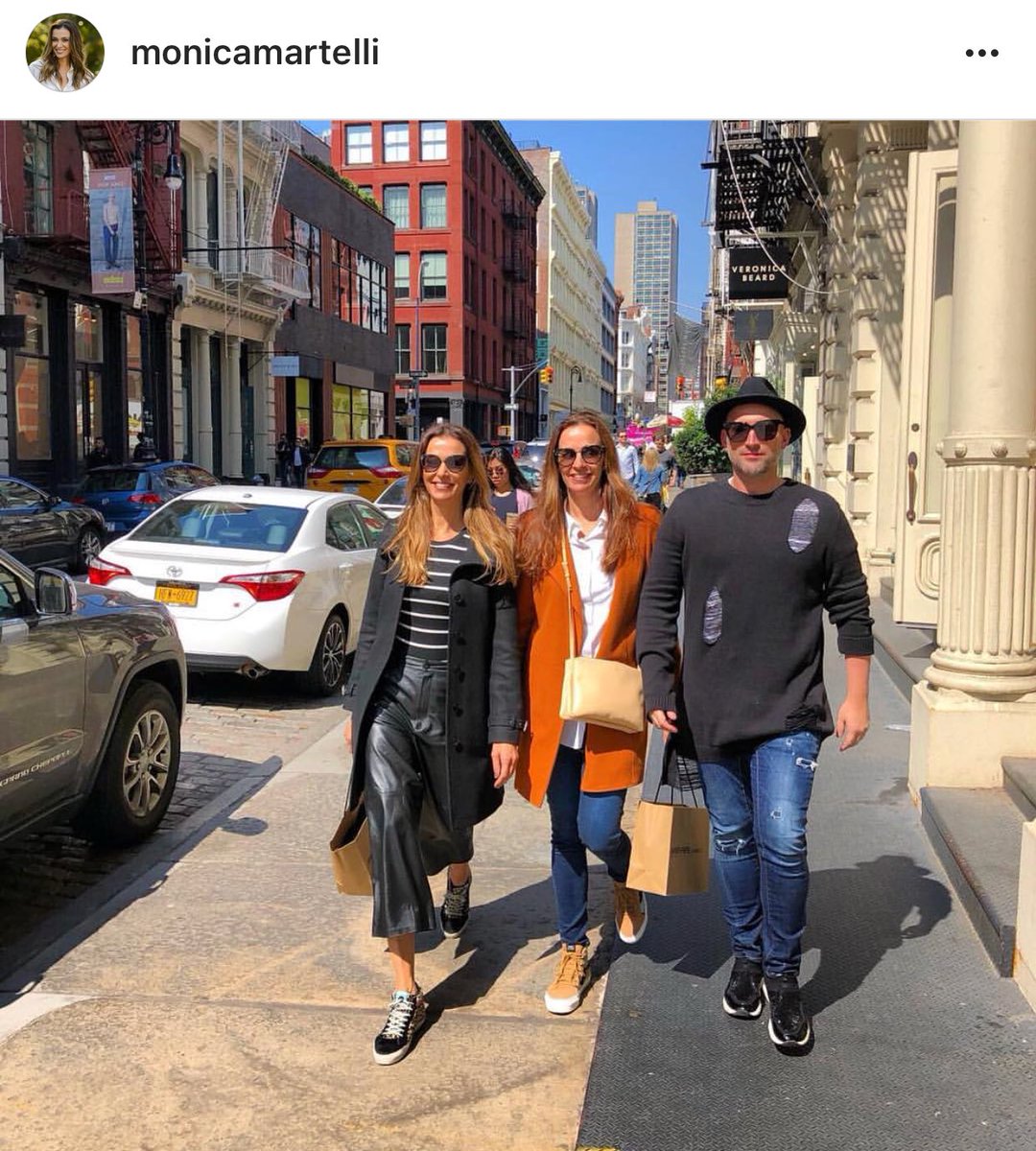 queria tá em new york fazendo compras com os amigos q eu gosto