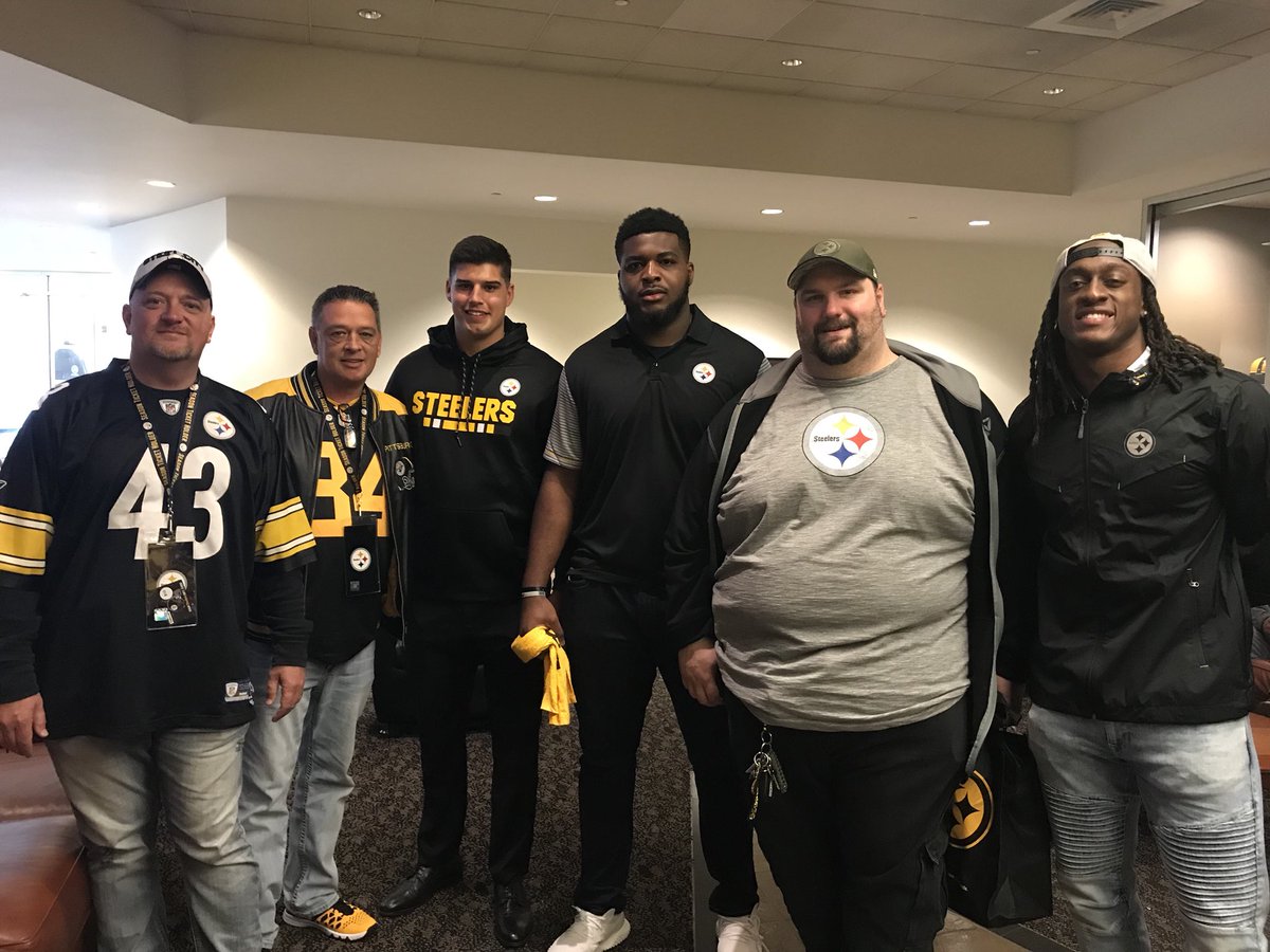 SteelersUnite's tweet photo. Not a bad day, huh? #FanBlitz https://t.co/Va7KcyPWwF