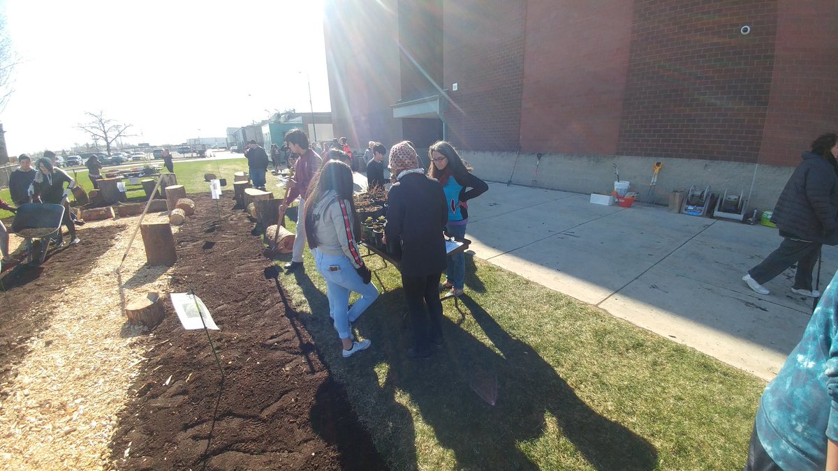 bio_otoole's tweet photo. More from this awesome day; a day where so many people experienced and learned how to care for mother Earth 🌎 #MortonPride https://t.co/52WvzxmP7b