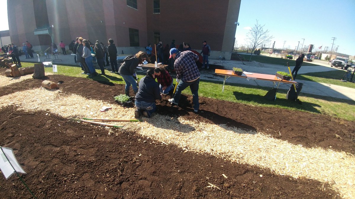 bio_otoole's tweet photo. More from this awesome day; a day where so many people experienced and learned how to care for mother Earth 🌎 #MortonPride https://t.co/52WvzxmP7b