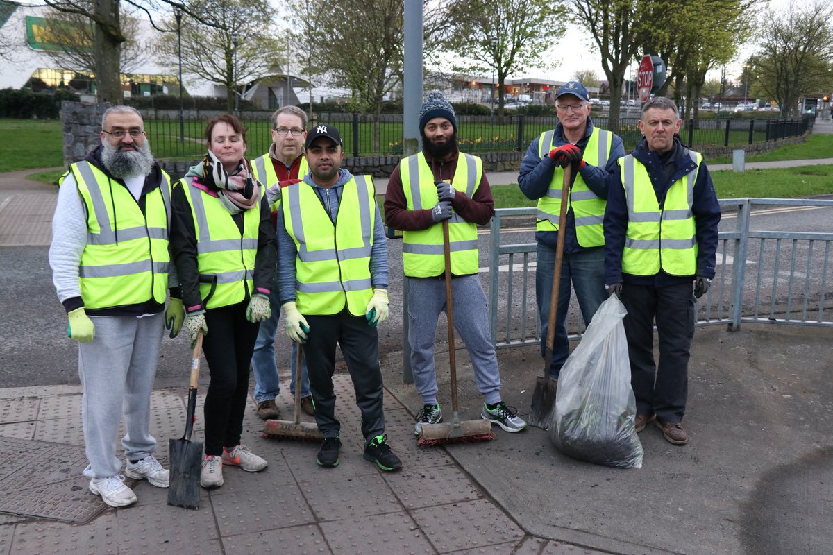 TTNewbridge's tweet photo. Busy week - some #volunteers photographed just as we finished another community clean-up project.
This finishes #SpringClean18 @NationalSpringC for this year - but the @TidyTownsIre work continues 52 weeks a year - week in/week out.
#Vision4Newbridge
#ItsEasy2MakeADifference https://t.co/9W4RTI7ZlJ