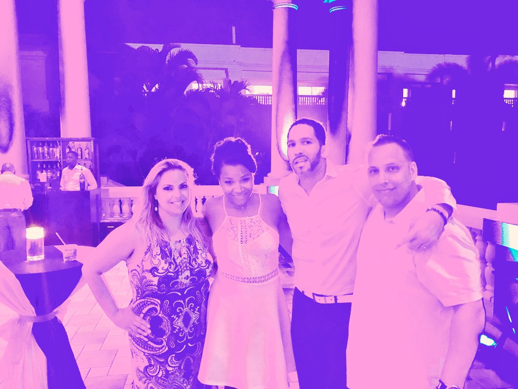 chicagowives's tweet photo. One love = #TeamTLO - congrats on your marriage, what a beautiful Jamaican wedding!! 🇯🇲🥂
—————————————————#Jamaica #JamaicanWedding #Travel #TeamTLO #travelblog #hitc https://t.co/M2ogjJUQc6